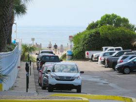 Looking towards the ocean down the RIGHT public beach access road